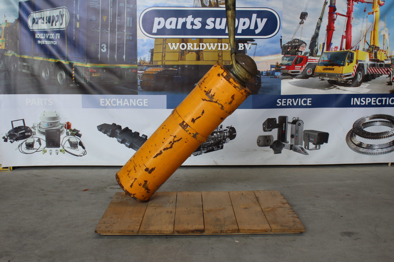 outrigger cylinder 45041940 New & Reconditioned Crane Parts